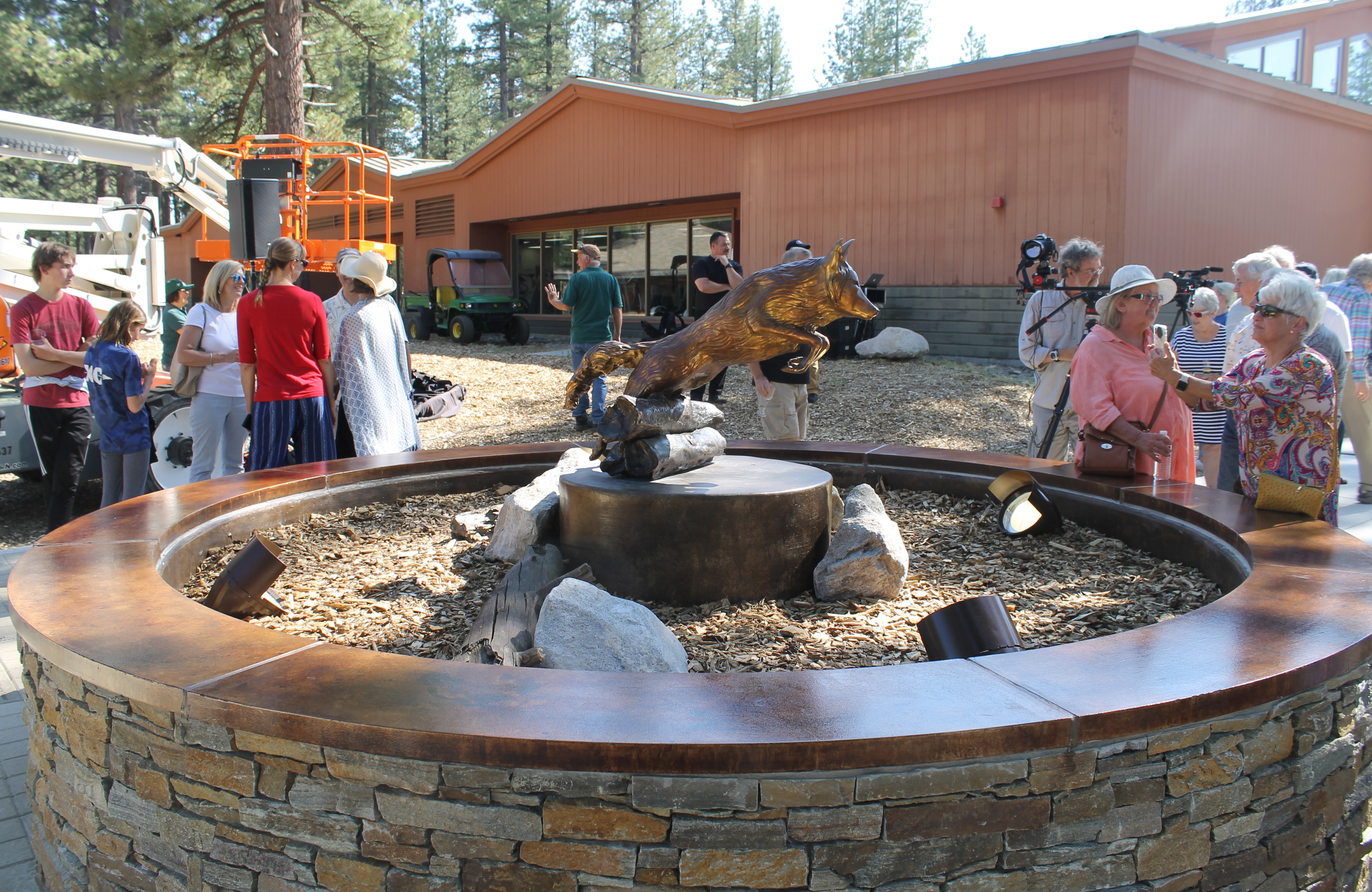 The bronze coyote statue at the center of the LTCC Coyote Legacy Plaza